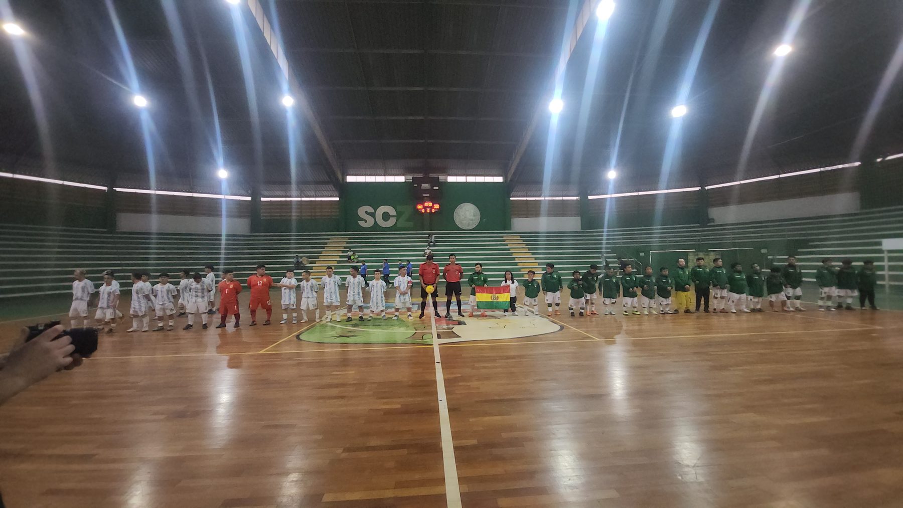 La selección formada en el coliseo